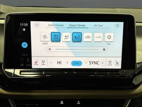Used 2025 Volkswagen Atlas Cross Sport SE FWD image 17