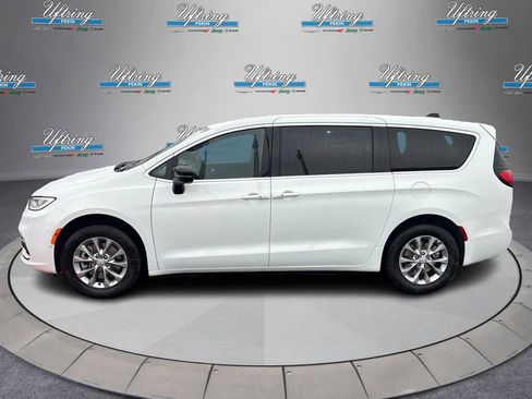 New 2026 Chrysler Pacifica Select image 6