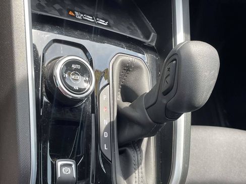 Used 2025 Chevrolet Colorado Trail Boss w/ Midnight Edition AWD/4WD image 18
