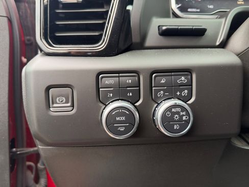 Used 2023 GMC Sierra 1500 AT4 w/ Technology Package AWD/4WD image 21