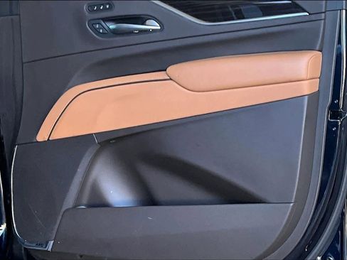 Used 2023 Cadillac Escalade ESV Premium Luxury image 23