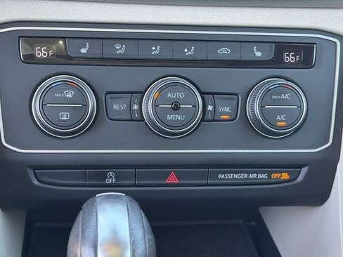 Used 2019 Volkswagen Atlas SE w/ Panoramic Sunroof Package FWD image 19