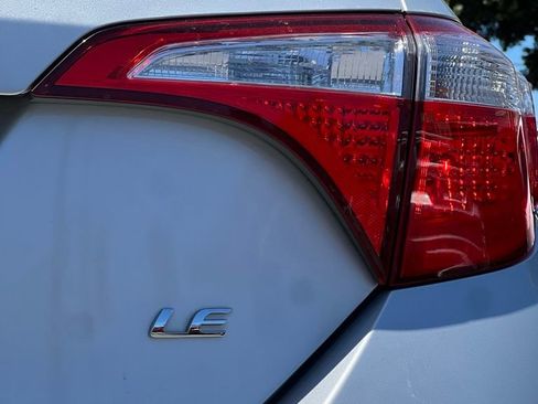 Used 2014 Toyota Corolla LE FWD image 10