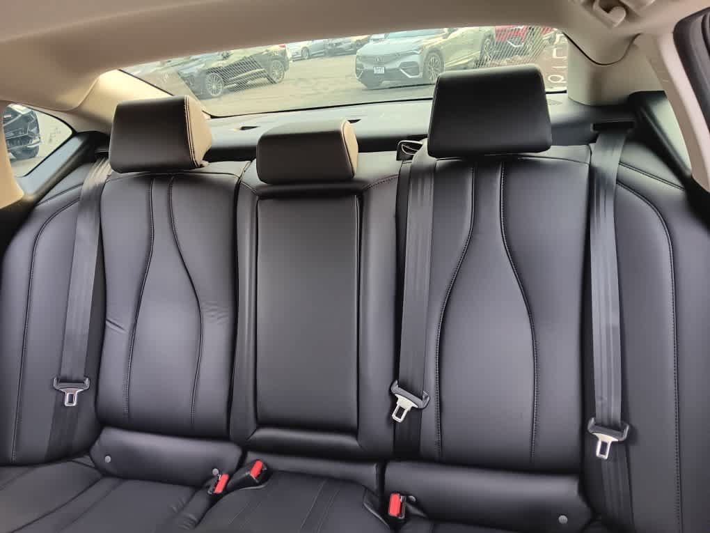 Used 2023 Acura TLX FWD image 13