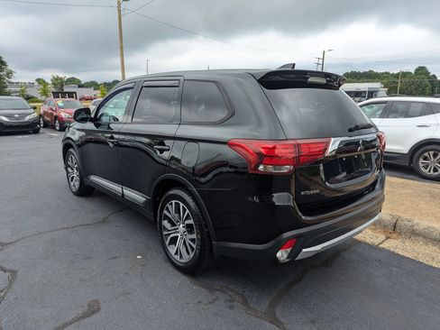 Used 2017 Mitsubishi Outlander SE AWD/4WD image 5