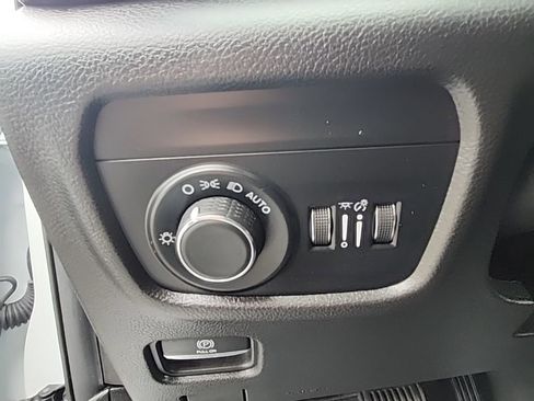 Certified 2023 Jeep Grand Cherokee L Altitude image 32