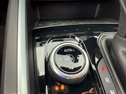 Used 2024 Chevrolet Colorado Trail Boss w/ Technology Package image 20