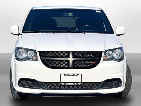 Used 2017 Dodge Grand Caravan SE FWD image 3