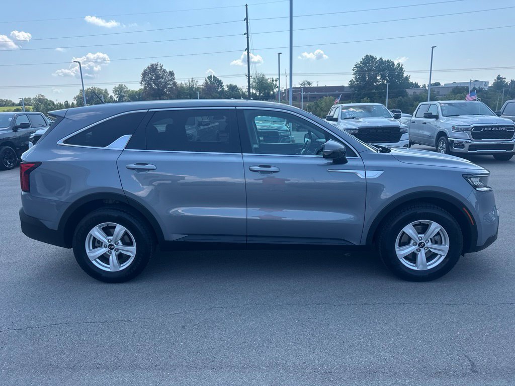 Used 2021 Kia Sorento LX FWD image 4