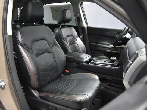 Certified 2023 Nissan Pathfinder Platinum AWD/4WD image 14