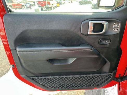 Used 2020 Jeep Gladiator Overland image 6