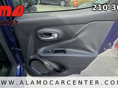 Used 2017 Jeep Renegade Altitude FWD image 25