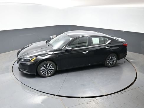 Used 2025 Nissan Altima 2.5 SV FWD image 42