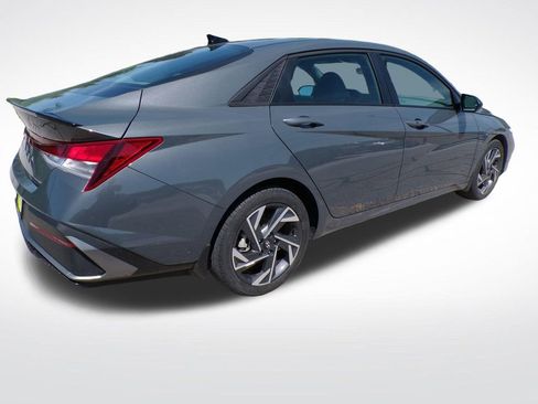 Used 2025 Hyundai Elantra Sport FWD image 7