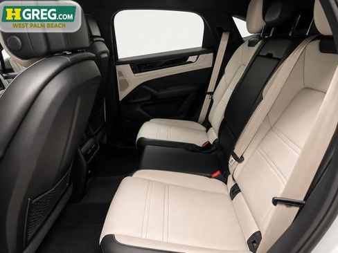 Used 2024 Porsche Cayenne Coupe AWD/4WD image 13