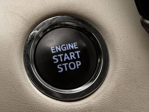 Used 2022 Toyota Highlander XLE image 23