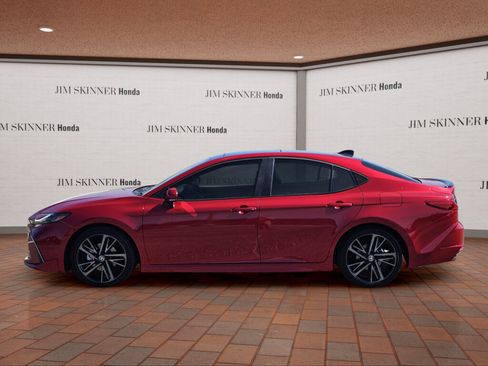 Used 2025 Toyota Camry XSE FWD image 13