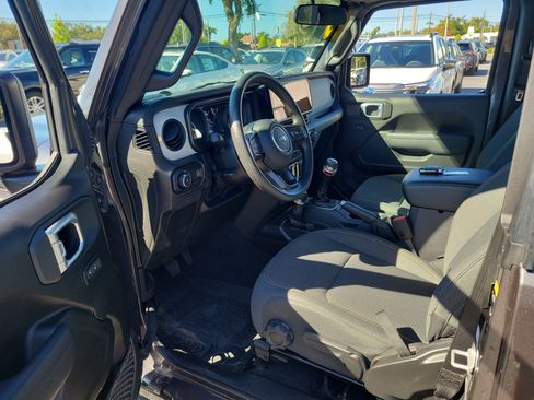 Used 2025 Jeep Wrangler Sport image 20