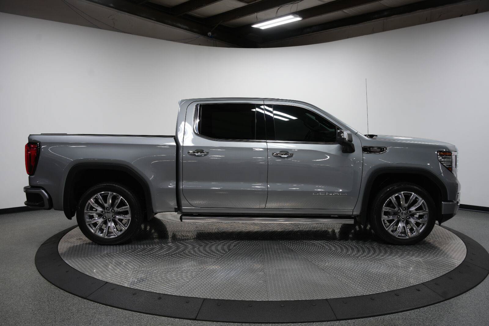 Certified 2024 GMC Sierra 1500 Denali w/ Denali Reserve Package AWD/4WD image 12