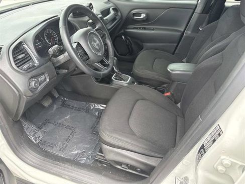 Used 2020 Jeep Renegade Altitude FWD image 12