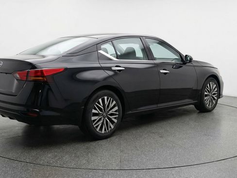 Used 2025 Nissan Altima 2.5 SV FWD image 9