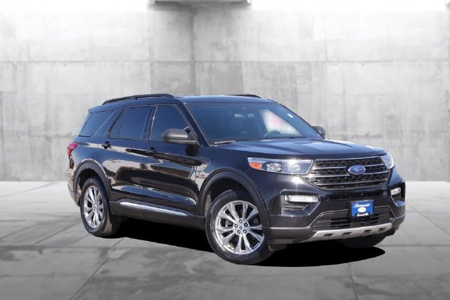 Used 2020 Ford Explorer XLT w/ Equipment Group 202A AWD/4WD image 2
