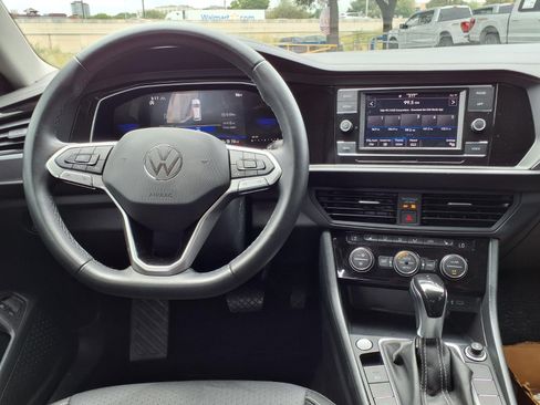 Used 2024 Volkswagen Jetta SE w/ Panoramic Sunroof Package FWD image 12