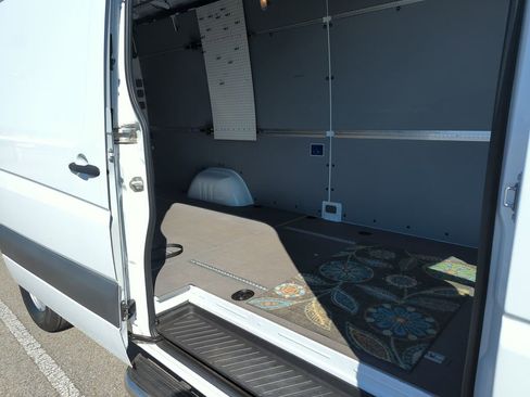 Used 2018 Mercedes-Benz Sprinter 2500 image 30