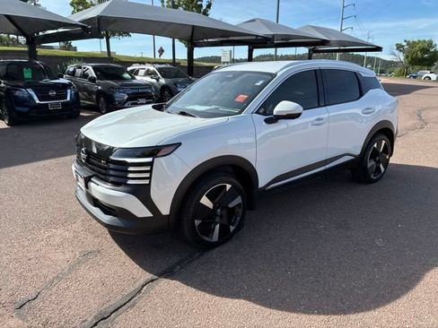 Certified 2025 Nissan Kicks SR AWD/4WD image 3