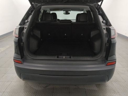 Used 2019 Jeep Cherokee Latitude Plus w/ Comfort/Convenience Group FWD image 29