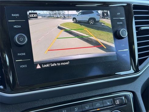 Certified 2022 Volkswagen Atlas SE w/ Panoramic Sunroof Package image 17