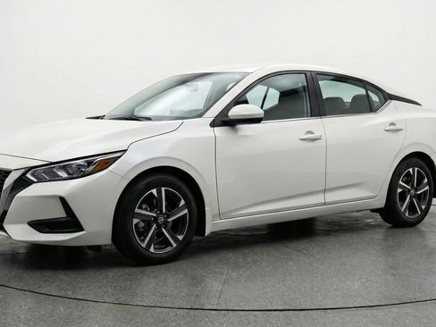 Used 2025 Nissan Sentra SV FWD image 3