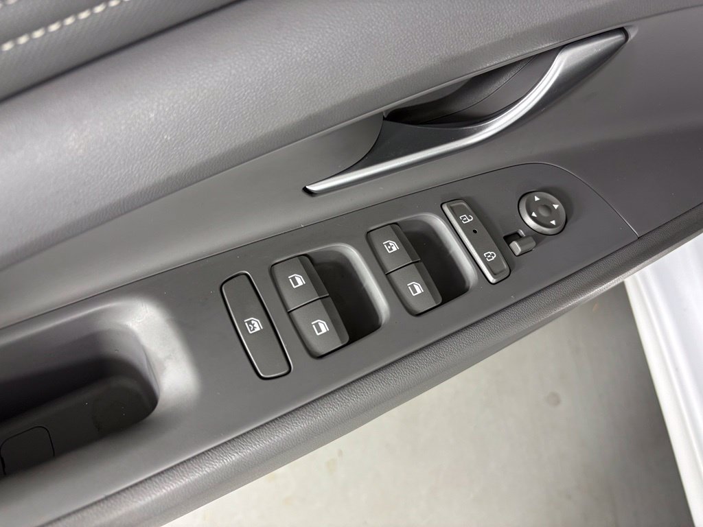 Used 2024 Hyundai Elantra SEL w/ Convenience Package FWD image 15