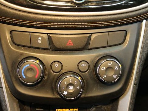 Used 2019 Chevrolet Trax LT w/ LT Convenience Package image 24