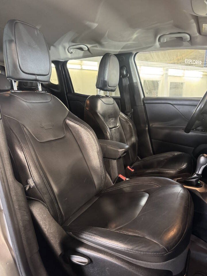 Used 2015 Jeep Renegade Limited w/ Safety & Security Group I AWD/4WD image 6