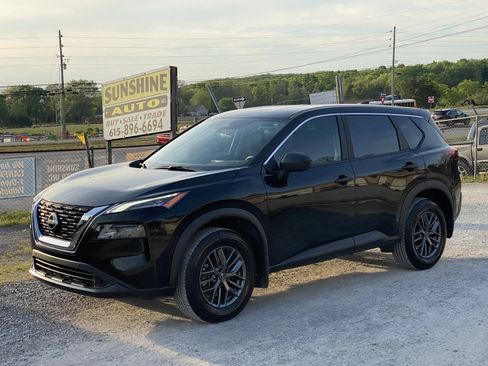 Used 2023 Nissan Rogue S image 2