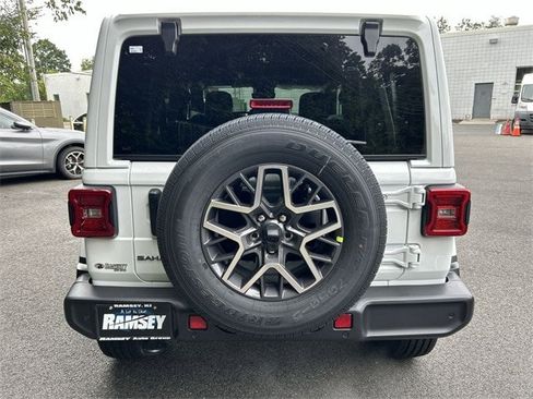 New 2025 Jeep Wrangler Unlimited Sahara AWD/4WD image 15