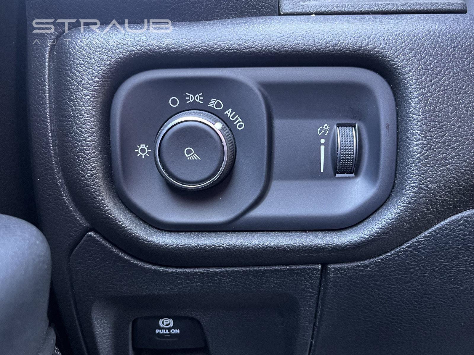 Used 2024 RAM 1500 Big Horn AWD/4WD image 32