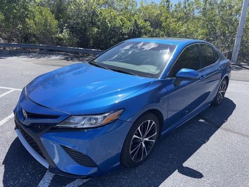Used 2018 Toyota Camry SE w/ Moonroof Package FWD image 1
