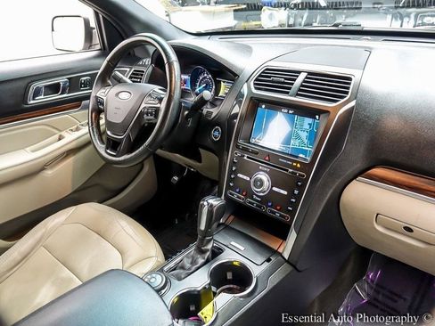 Used 2018 Ford Explorer Limited image 30