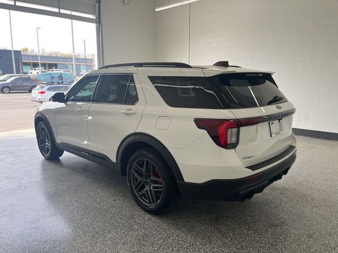 Used 2025 Ford Explorer ST RWD image 3