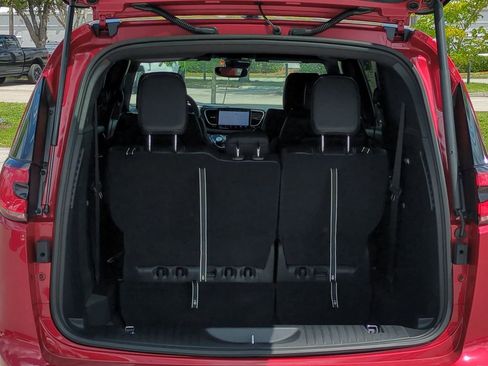 New 2025 Chrysler Pacifica Select image 13