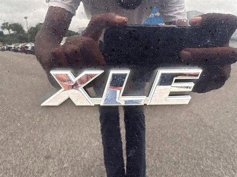 Used 2018 Toyota RAV4 XLE w/ Plus Extra Value Package FWD image 14