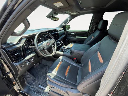 Used 2024 GMC Sierra 1500 AT4 w/ Technology Package AWD/4WD image 18