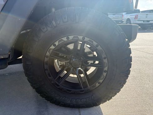 Used 2017 Jeep Wrangler Unlimited Sport AWD/4WD image 5