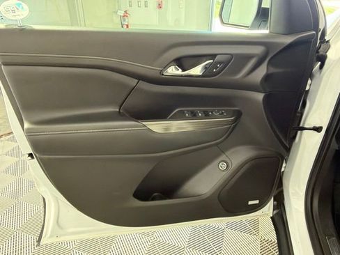 Used 2019 GMC Acadia SLT AWD/4WD image 4