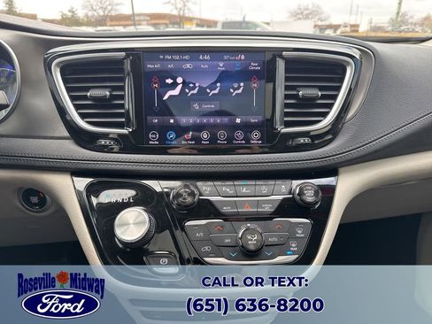 Used 2018 Chrysler Pacifica Limited w/ Tire & Wheel Group image 17