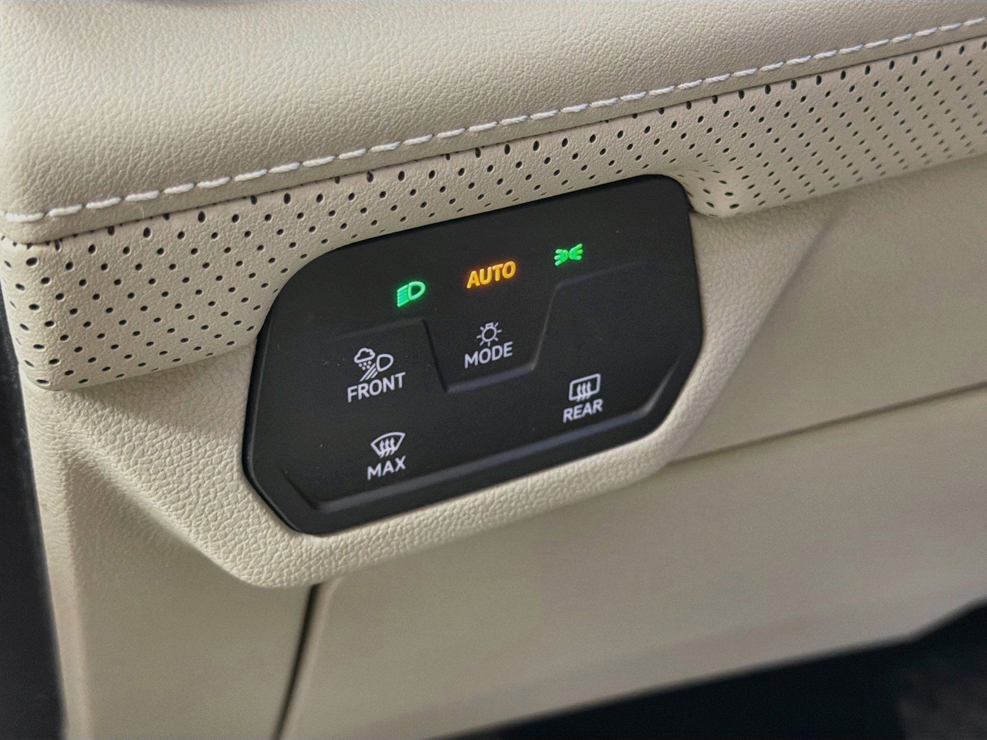 Certified 2024 Volkswagen Atlas SE FWD image 10