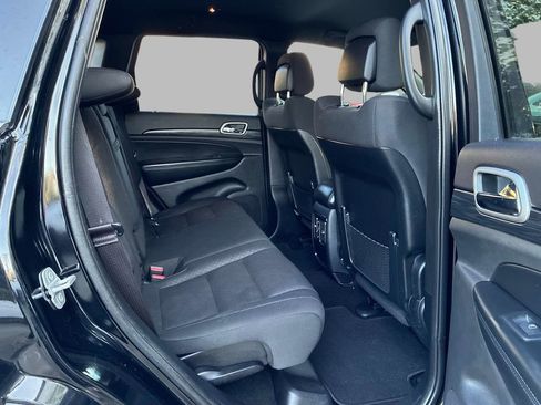 Used 2020 Jeep Grand Cherokee Laredo AWD/4WD image 10