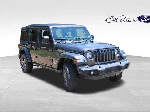 Used 2018 Jeep Wrangler Unlimited Sport S AWD/4WD image 3